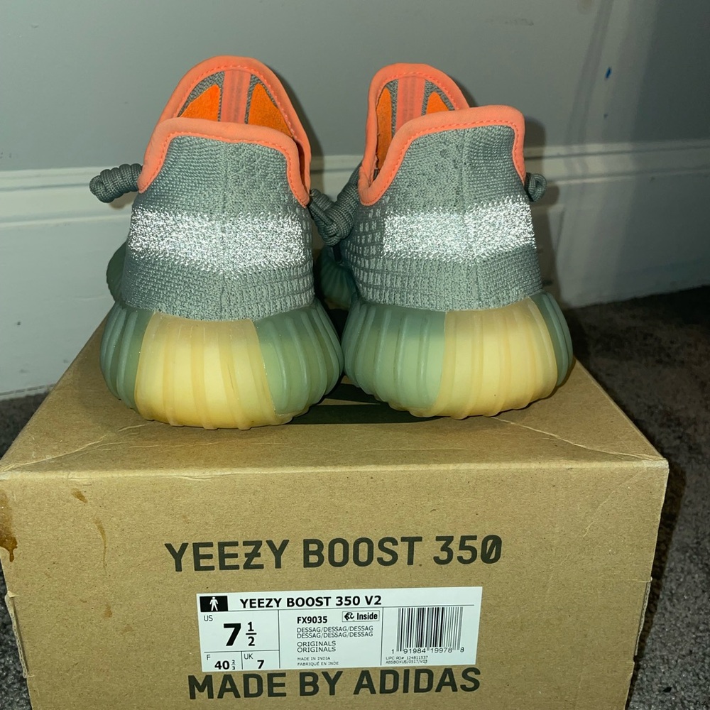 Yeezy boost 350 V2 'desert sage' - Picture 3 of 4